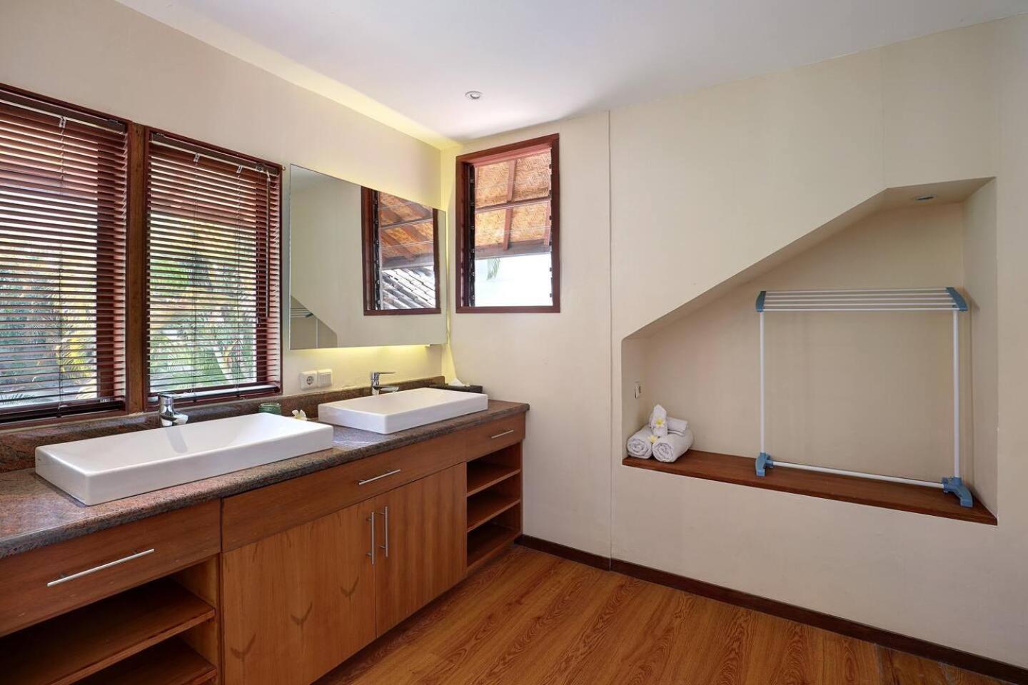 Super Value 4 Bedroom, Walk To Bintang Supermarket Seminyak  Ngoại thất bức ảnh