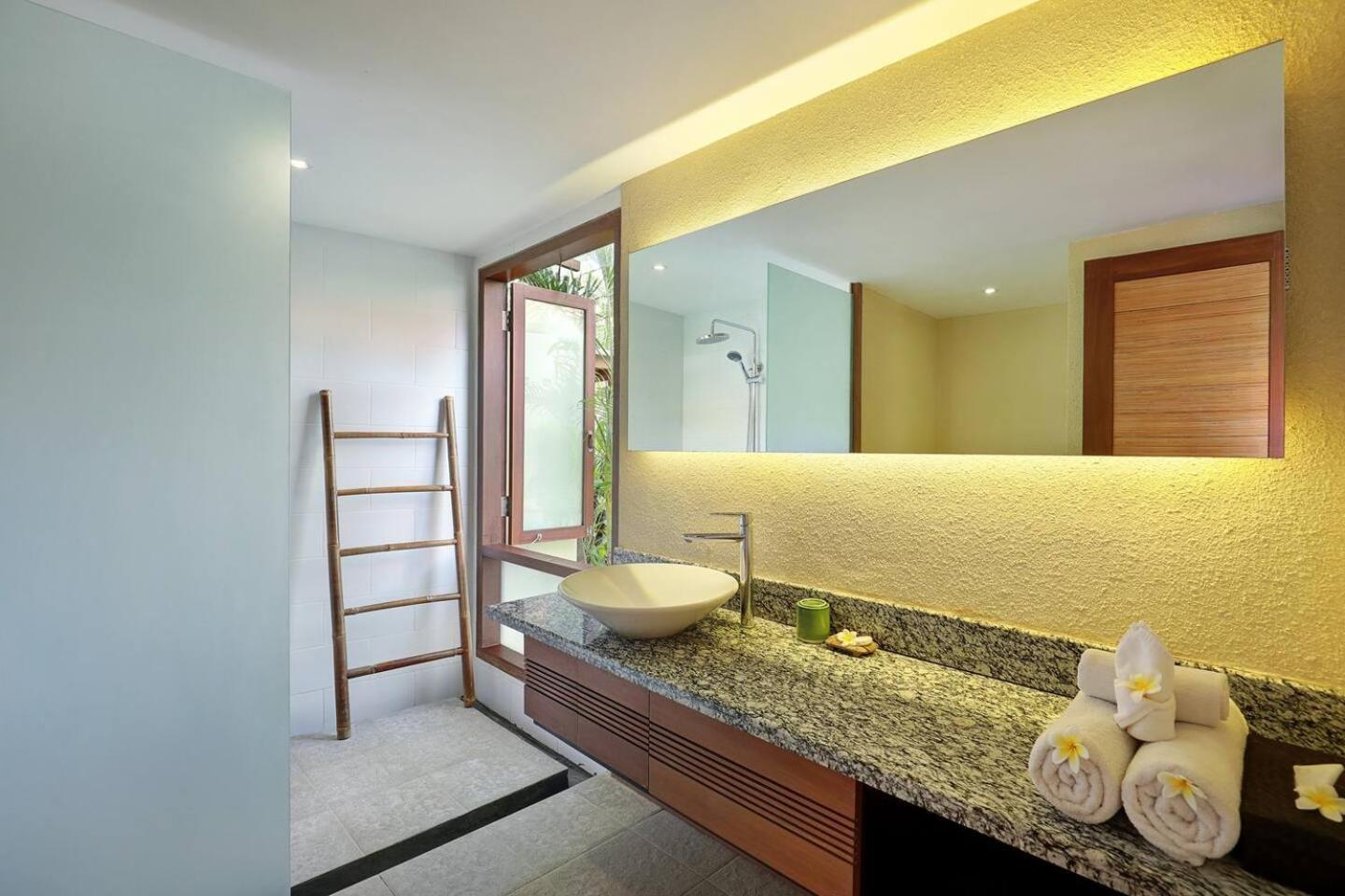 Super Value 4 Bedroom, Walk To Bintang Supermarket Seminyak  Ngoại thất bức ảnh