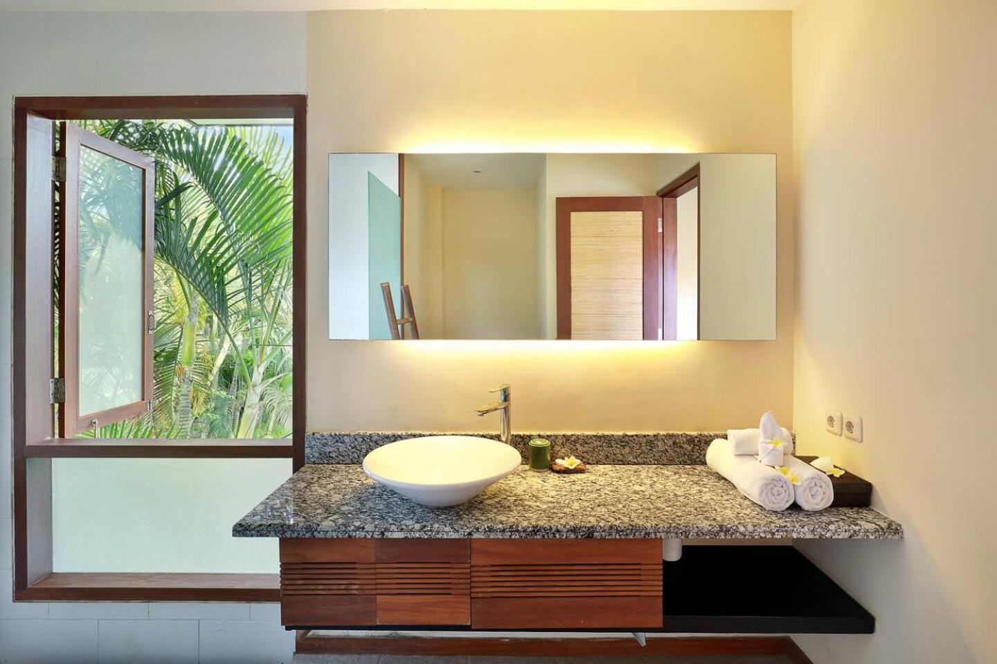 Super Value 4 Bedroom, Walk To Bintang Supermarket Seminyak  Ngoại thất bức ảnh