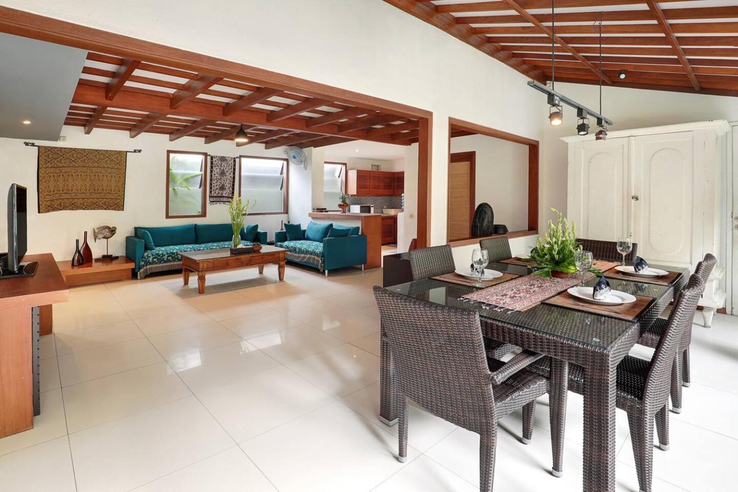 Super Value 4 Bedroom, Walk To Bintang Supermarket Seminyak  Ngoại thất bức ảnh